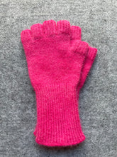 Load image into Gallery viewer, Fingerless Gloves
