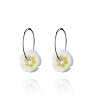 Load image into Gallery viewer, Flower hoop earrings
