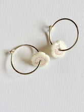 Load image into Gallery viewer, Flower hoop earrings
