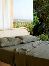 Load image into Gallery viewer, Ivy Linen Pillowcase Pair

