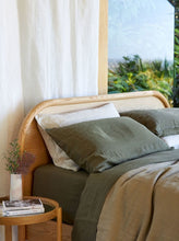 Load image into Gallery viewer, Ivy Linen Pillowcase Pair
